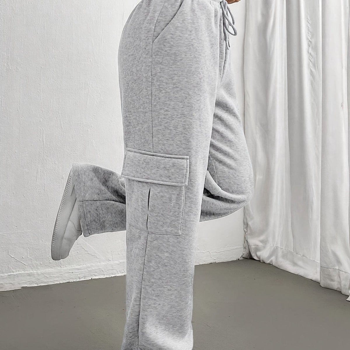 Relaxed Cargo Sweatpants with Adjustable Drawstring and Side Pockets
