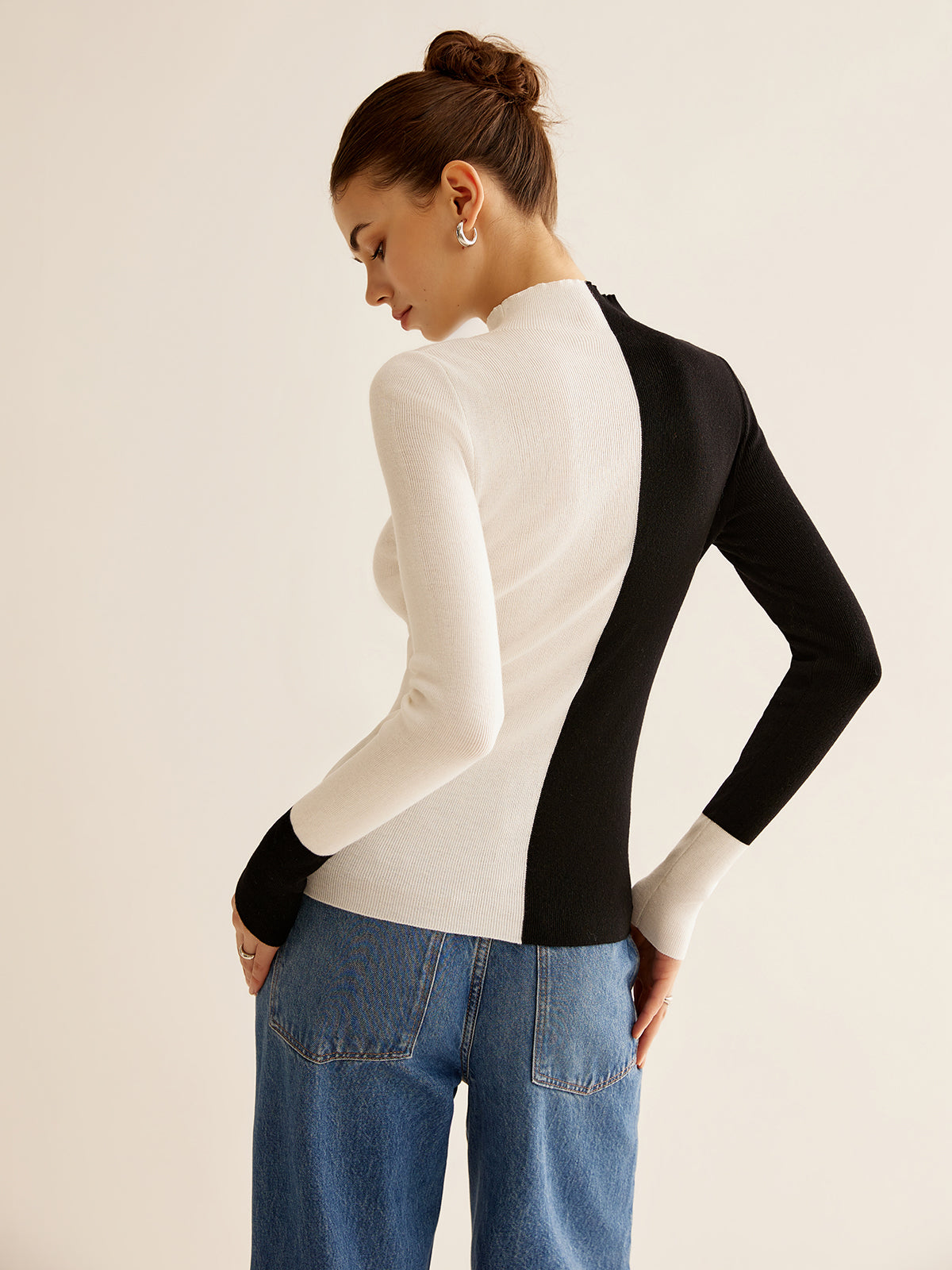 Slim Fit Knit Sweater with Medium Stretch and Blended Fibers