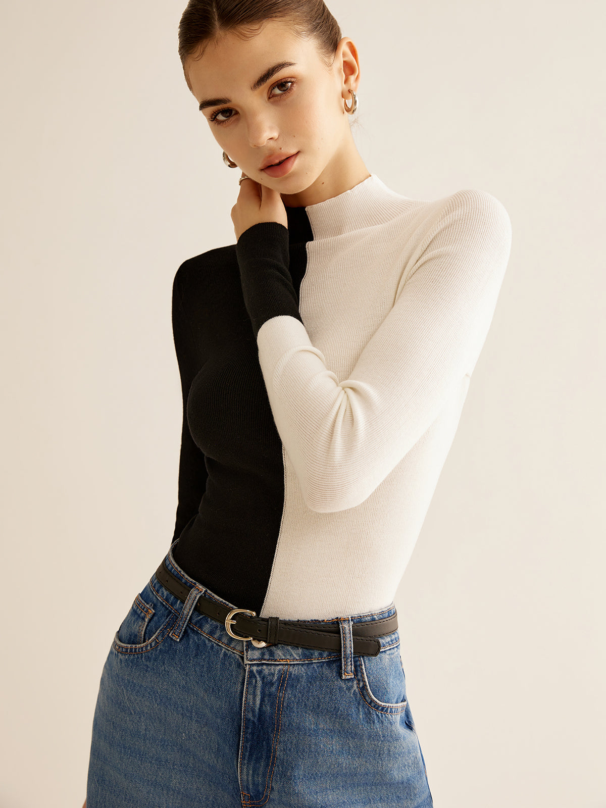 Slim Fit Knit Sweater with Medium Stretch and Blended Fibers