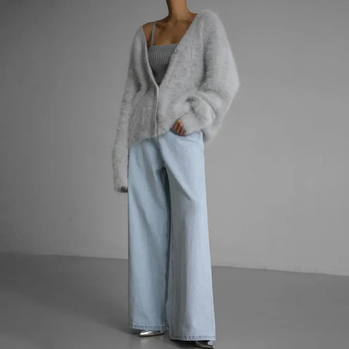 Women's Wool Sweater with Round Neck and Minimalist Design