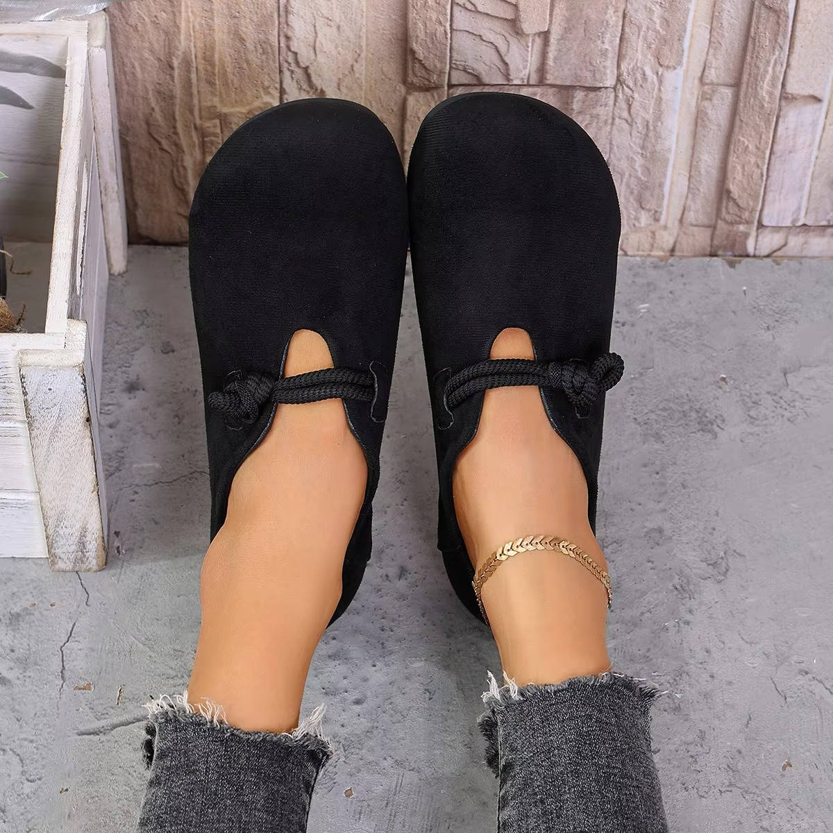 Slip-On Loafers with Memory Foam Insole and Arch Support, Breathable Mesh Lining