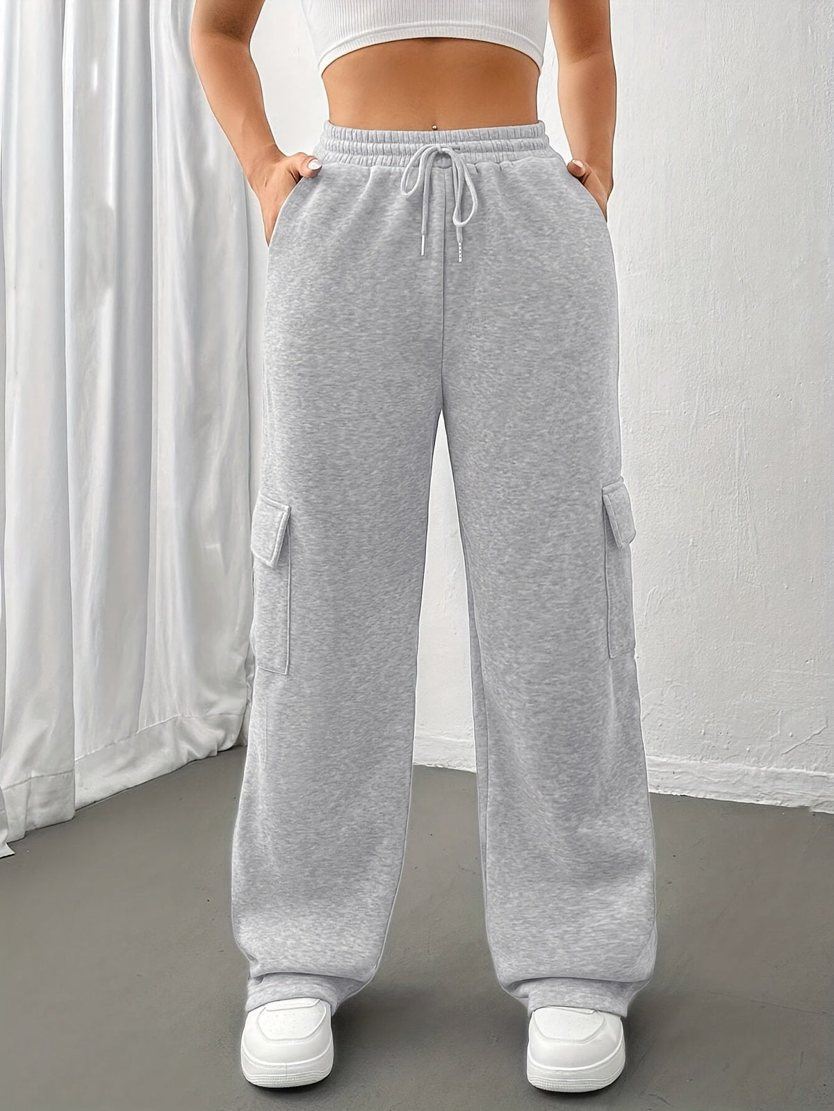 Relaxed Cargo Sweatpants with Adjustable Drawstring and Side Pockets