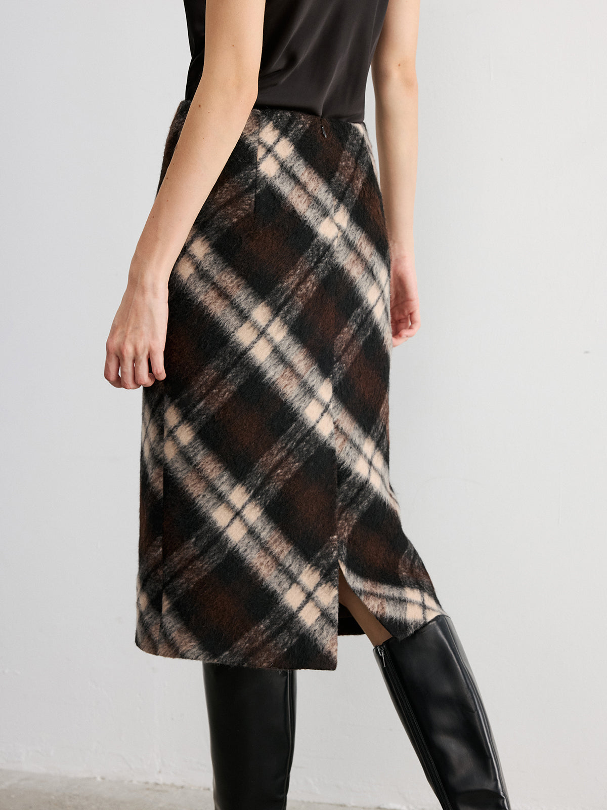Wool Blend Midi Pencil Skirt with Slim Fit and Mid Waist Placement
