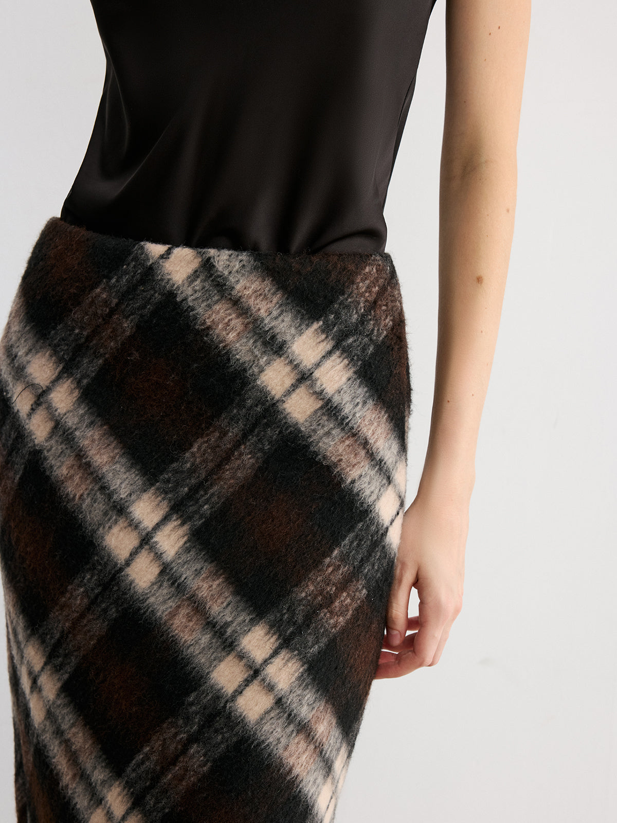 Wool Blend Midi Pencil Skirt with Slim Fit and Mid Waist Placement
