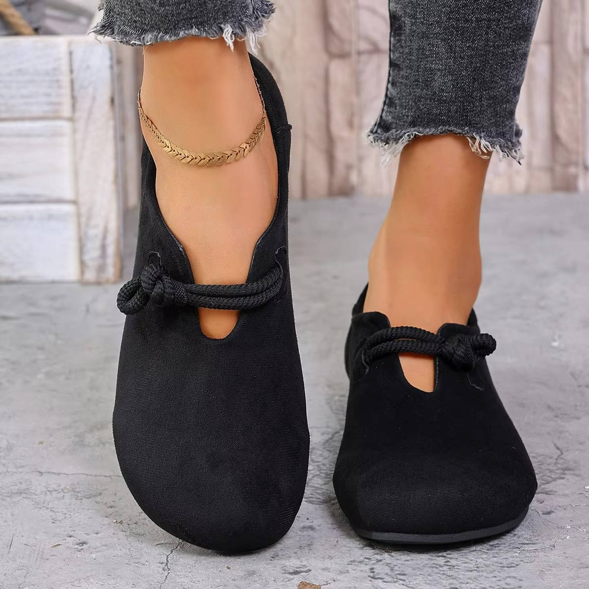 Slip-On Loafers with Memory Foam Insole and Arch Support, Breathable Mesh Lining