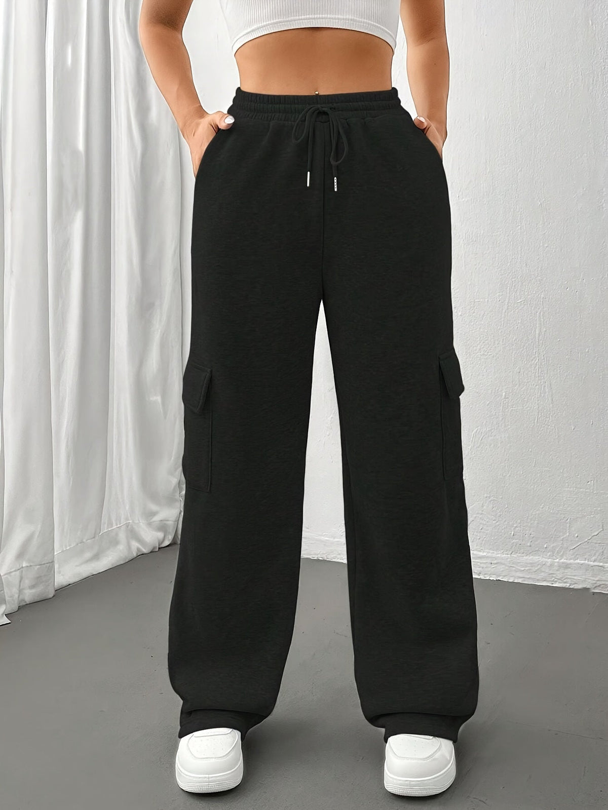 Relaxed Cargo Sweatpants with Adjustable Drawstring and Side Pockets