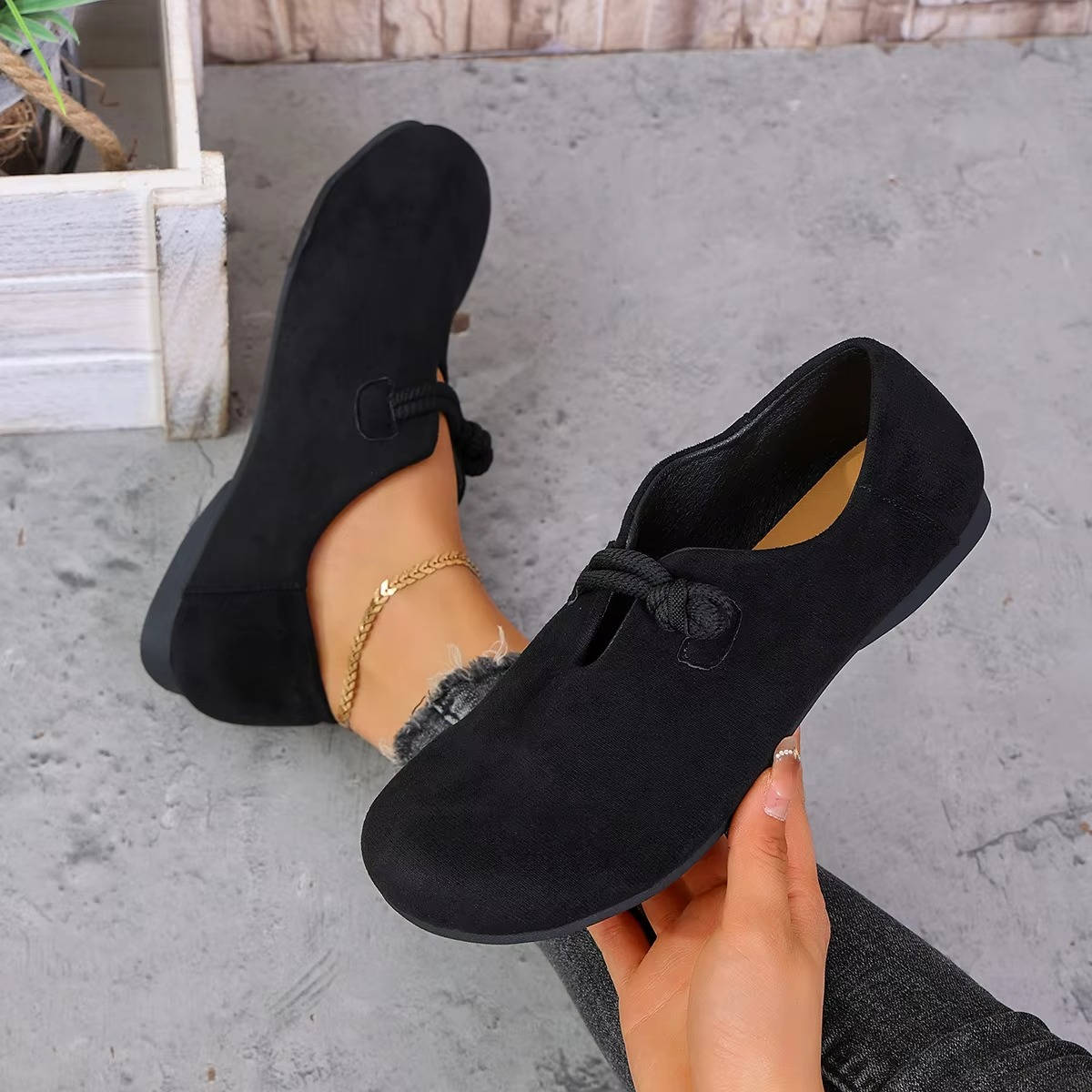 Slip-On Loafers with Memory Foam Insole and Arch Support, Breathable Mesh Lining