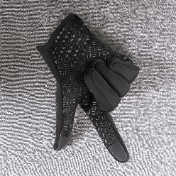 Thermal Gloves with Touchscreen Fingertips and Adjustable Wrist Straps